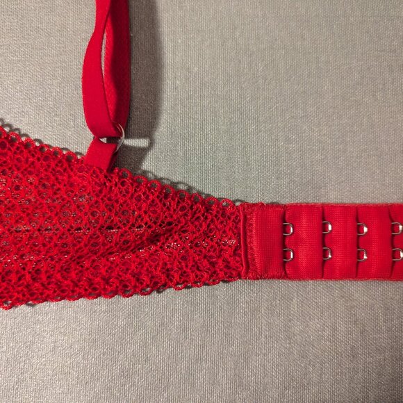 Victoria's Secret Red Embroidered Dream Angels Lightly Lined Demi Bra Size 32D - Picture 7 of 7